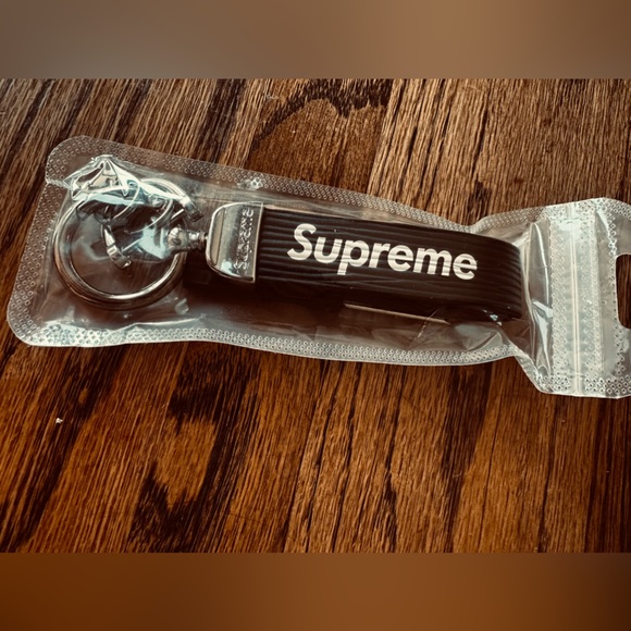Supreme Other - SUPREME KEY CHAIN WITH SCREWDRIVER NWT official license merch